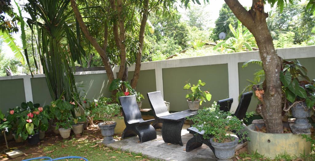 Saffron Guest Inn Polonnaruwa Bagian luar foto
